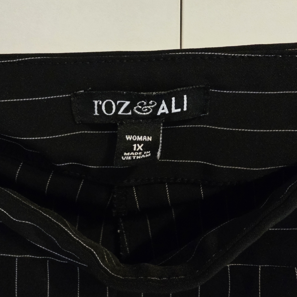 Women's Black Pinstripe Pants 1x - Picture 3 of 8